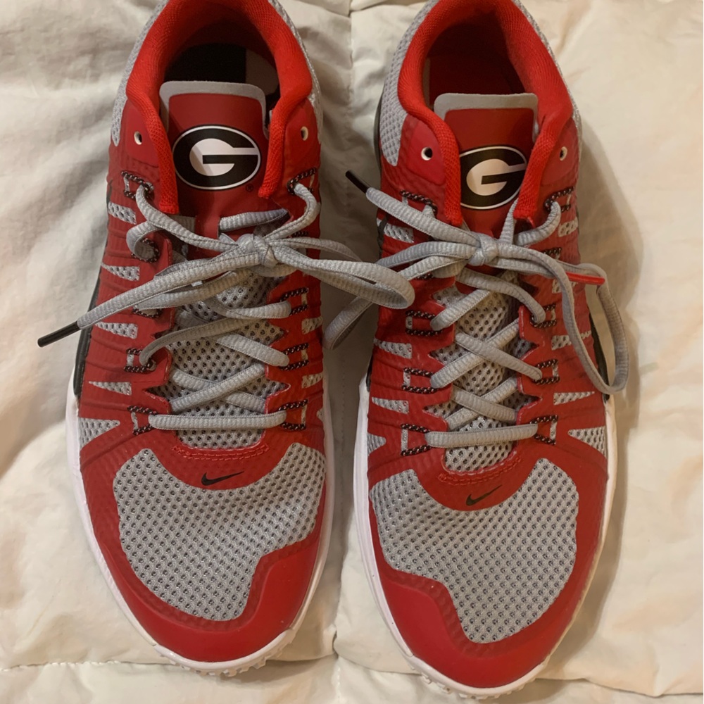 Georgia Bulldog Nike Shoes; Size - 8 1/2